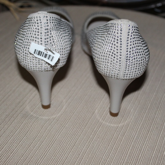 ⭐️CLEARANCE SALE⭐️Silver Studded Leather Open Toe Pumps - Picture 5 of 8